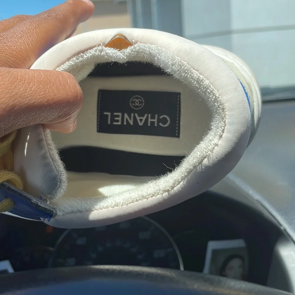 Moving get rid of clothes shoes etc - Picture 3 of 3